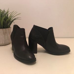 LIKE NEW - Johnston & Murphy Heidi Gore Booties